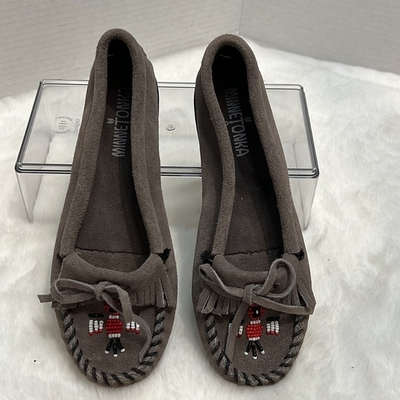 MINNETONKA Suede Moccasins, gray size 6 - Picture 4 of 13